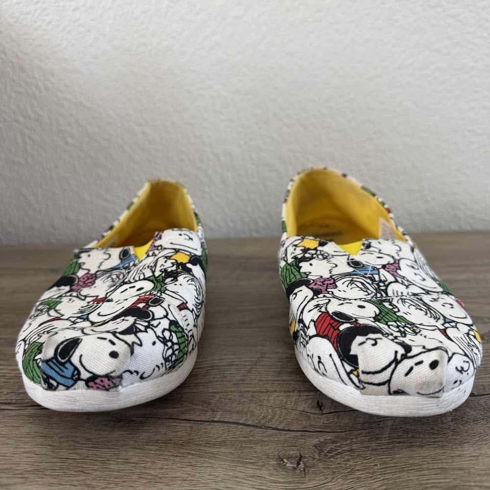 TOMS X Ortholite Peanuts Alpargata White Peanuts Cast Print Women Size 8 Slip On - Picture 3 of 9